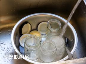 要用到的容器、工具用沸水冲烫消毒，此步骤不可少。