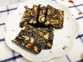 每天早晚吃都可以
感冒和例假的时候要停用哦