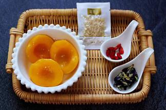 首先备齐所有的食材、黄桃我直接用的罐头、也可以用新鲜的桃子煮。