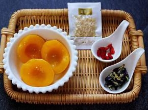 首先备齐所有的食材、黄桃我直接用的罐头、也可以用新鲜的桃子煮。