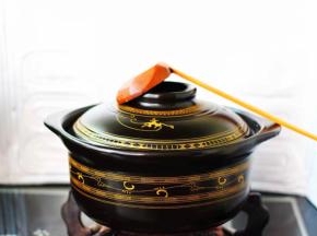 盖上锅盖小火煮15分钟后。