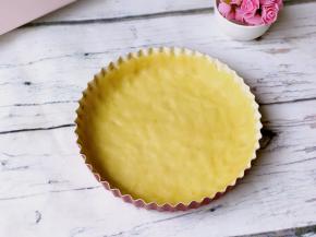 均匀铺满派盘里。