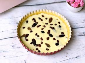 再摆上一层蜜豆和葡萄干。