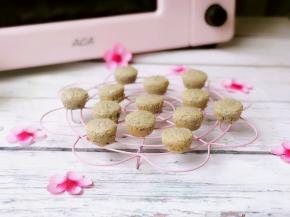 出炉后可以借助脱模刀脱模。