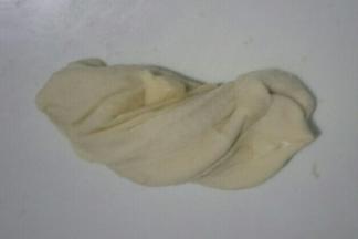 捏住一头转一圈