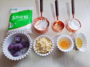 准备食材并称重。