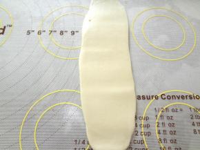 然后再次擀成牛舌状