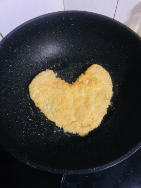 煎至两面金黄色即可。