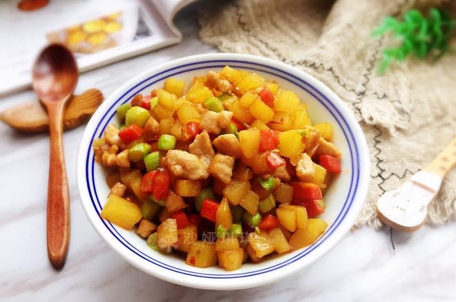 芦笋土豆炒肉丁