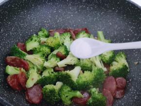 根据个人口味加入盐。