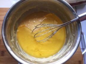 最后加入玉米油，混合搅拌均匀