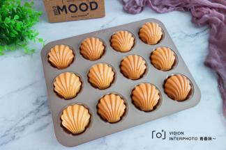 出炉趁热脱模，放烤网上晾凉