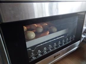 放入已经预热好180度的东菱K40C烤箱，烘烤25分钟左右