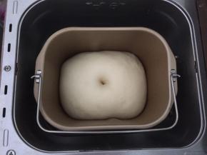 放回面包机中发酵，发酵至两倍大戳洞不回缩即可