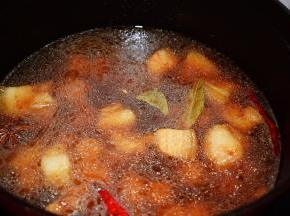 加入清水，没过食材即可