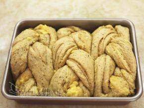 大约发酵30分钟。至面团膨胀两倍大。