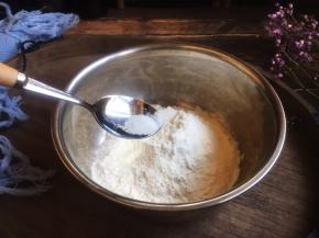 放入0•5g的盐。