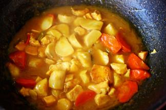 看见所有的食材炖至软烂，汤汁浓稠的时候。