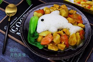 在盘子边上浇上做好的咖喱芋头鸡肉即可。