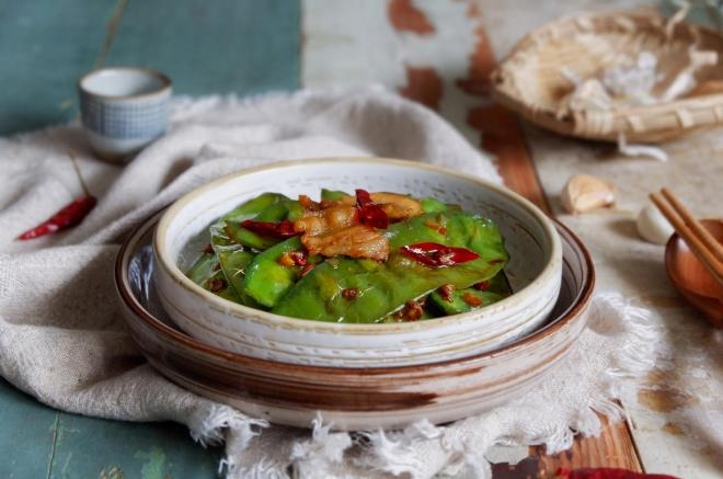 椒麻五花焖扁豆