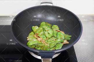 加生抽，适量盐调味即可