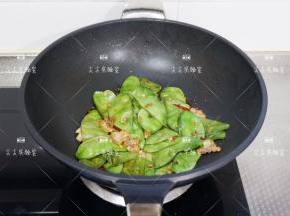 加生抽，适量盐调味即可