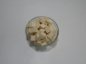 豆腐洗净切成小块