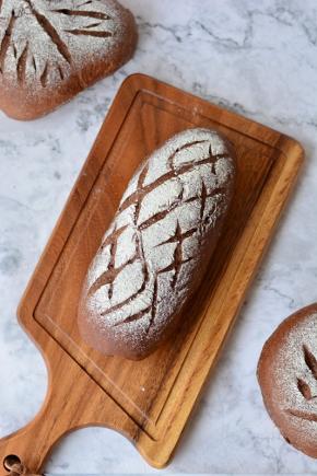 发酵好，预热烤箱，180度烤20分钟，出炉即可食用了