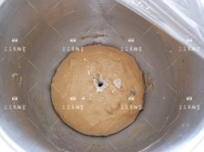 发酵至2-2.5倍大，手蘸干粉不回弹不塌陷即可