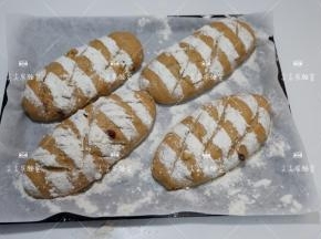 取出筛高粉，割包。