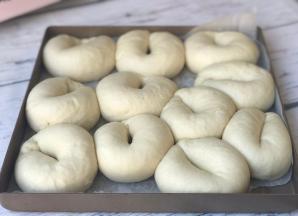 进行二发，建议温度37度、湿度80，发酵时间大概35-60分钟，1.5-2倍大。（请忽略我拥挤的宝宝们）