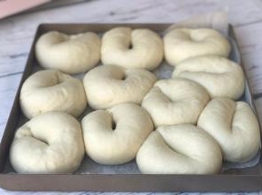 进行二发，建议温度37度、湿度80，发酵时间大概35-60分钟，1.5-2倍大。（请忽略我拥挤的宝宝们）