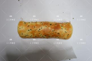 像卷蛋糕卷一样卷起来。