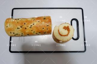 定型好打开烘焙纸，切成你喜欢大小的段