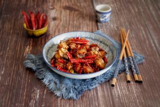 出锅撒上白芝麻即可