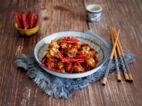 出锅撒上白芝麻即可