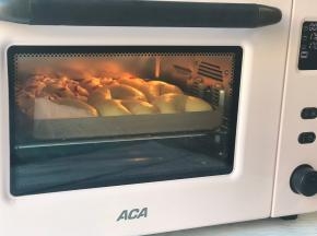 预热好以后放入烤箱中层，烘烤时间为18分钟。