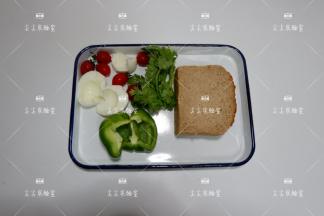 准备食材，鸡蛋也可以用全蛋，但是总热量会高一些。