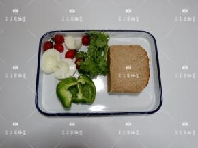 准备食材，鸡蛋也可以用全蛋，但是总热量会高一些。