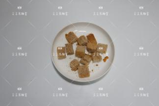 烤好取出切成小丁