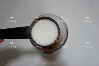 加入糖和调好藕粉