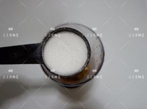 加入糖和调好藕粉