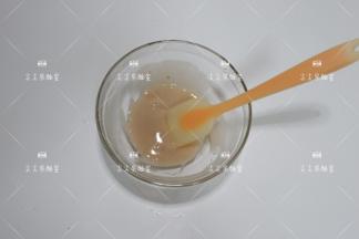 藕粉冲入少许水调匀