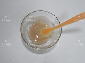 藕粉冲入少许水调匀