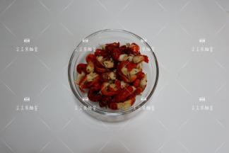 龙虾尾取出解冻备用