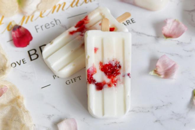 玫瑰花酱酸奶冰棍