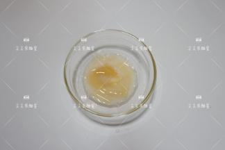 然后加入少许米露（分量内），没过吉利丁片