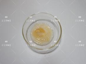 然后加入少许米露（分量内），没过吉利丁片