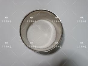 将白砂糖称重先放入容器，我用了50克糖，味道个人感觉正好，糖的用量40-70之间，不建议在多了，减肥期间可以不加糖。