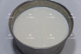 酸奶做好后，放入冰箱冷藏4个小时以上。也可以直接食用，但是会比较稀，而且是温热的也不太好喝。